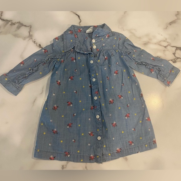GAP Denim Dress with floral size 12-18 - Picture 1 of 3